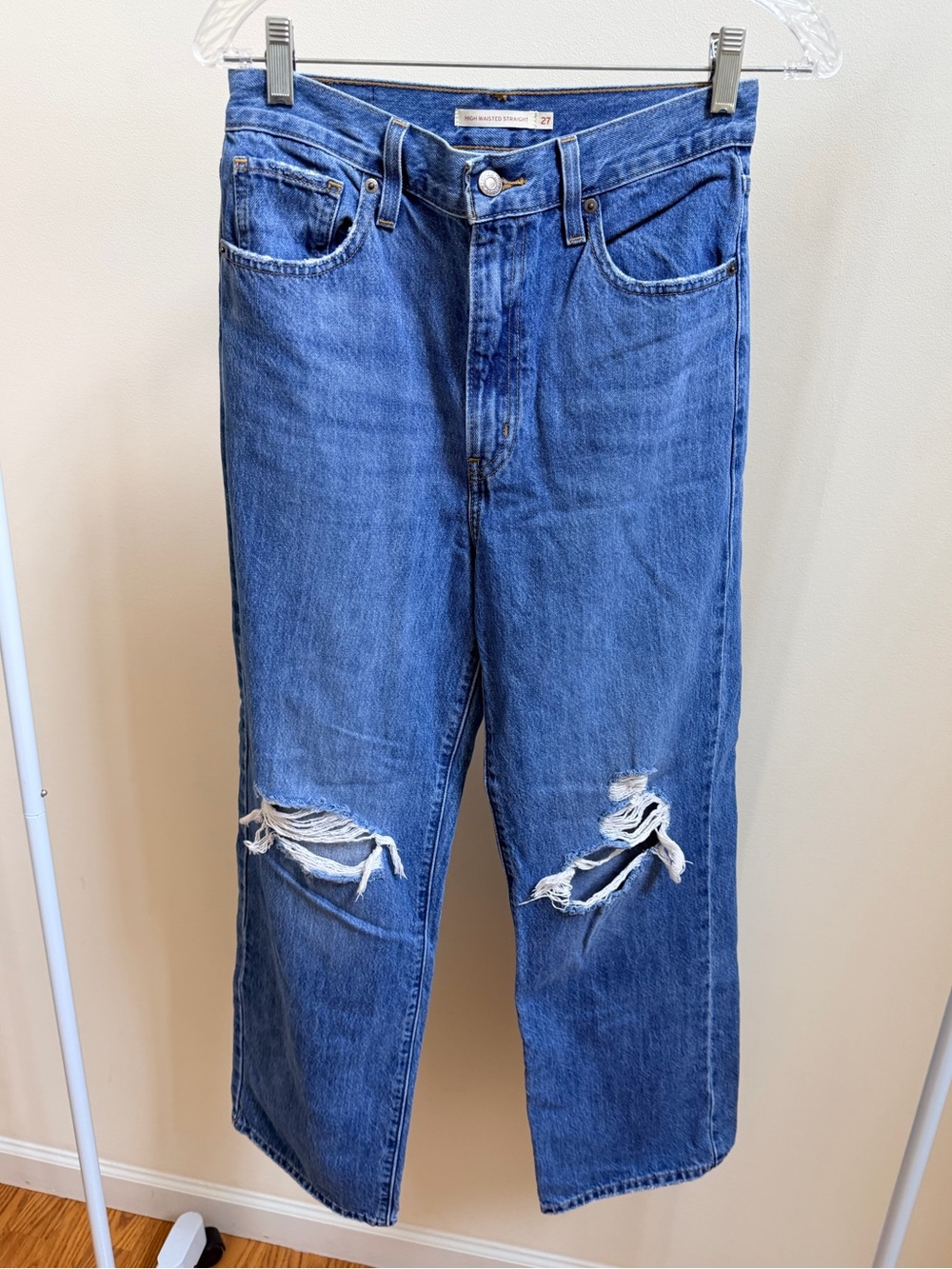 Levi’s High Waisted Straight medium wash denim distressed jeans Sz 27